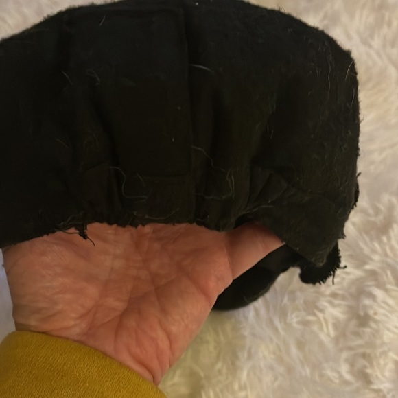 Black hat with elastic backing, fits most!  Cute flower on the side! - Picture 3 of 5